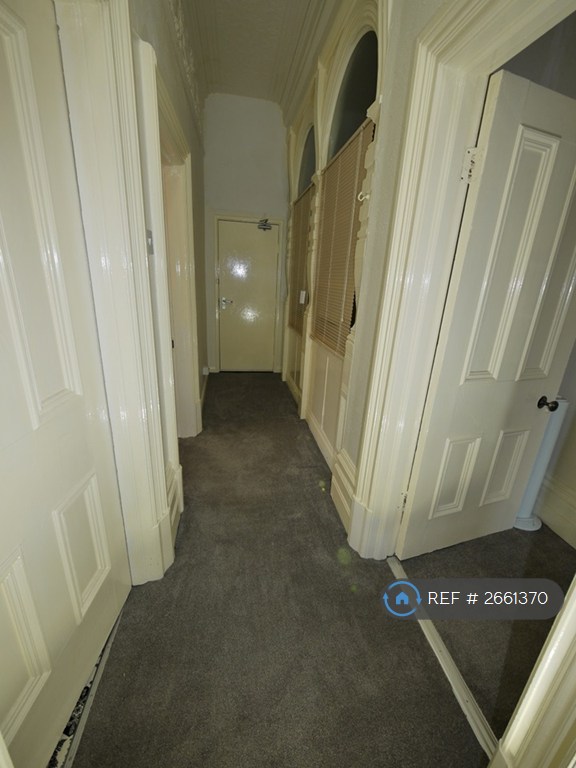 2 bedroom flat in North Hill Road, Leeds, LS6 (2 bed) (#2661370)