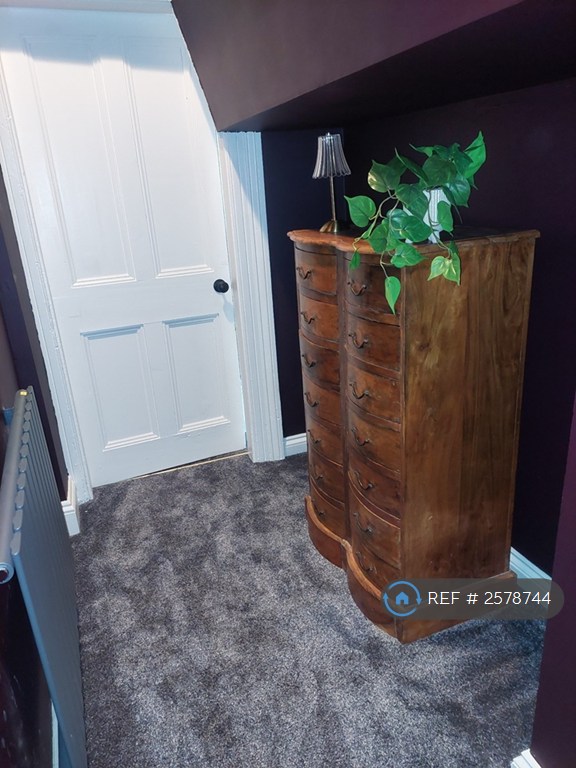 2 bedroom flat in Dover Place, Bristol, BS8 (2 bed) (#2578744)