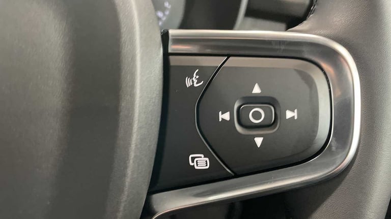 2022 Volvo XC40 Recharge Core, T4 plug-in hybrid, Electric/Petrol, Bright SUV N/A Automatic