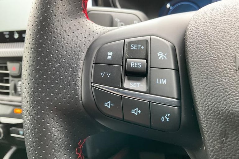 2025 Ford Kuga 2.5 PHEV ST-Line 5dr CVT**FRONT &amp; REAR CAMERA - WIRELESS PHONE CHARGER - PO Es...