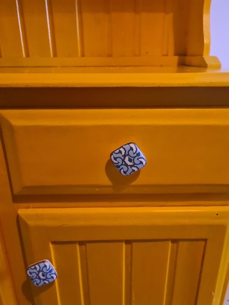 Kitchen dresser - yellow