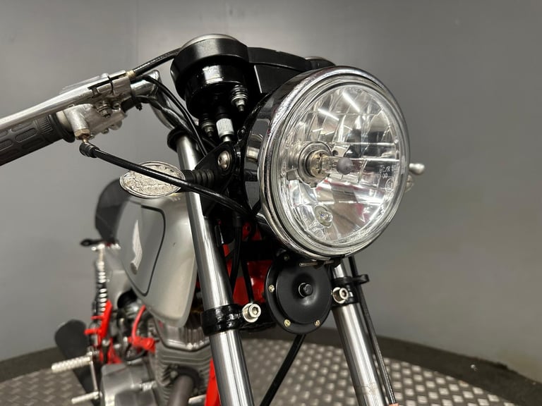 Honda Dream 50 Cafe Racer 