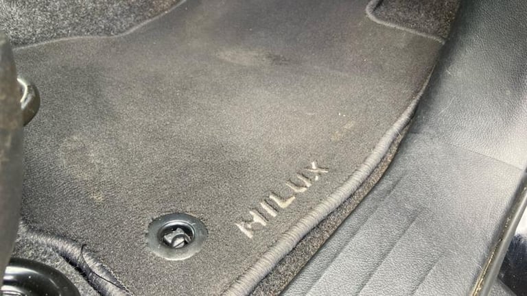 2019 Toyota Hilux 2.4 D-4D Invincible Pickup Double Cab 4dr Diesel Manual 4WD Euro 6 (s/s) (T Pic...