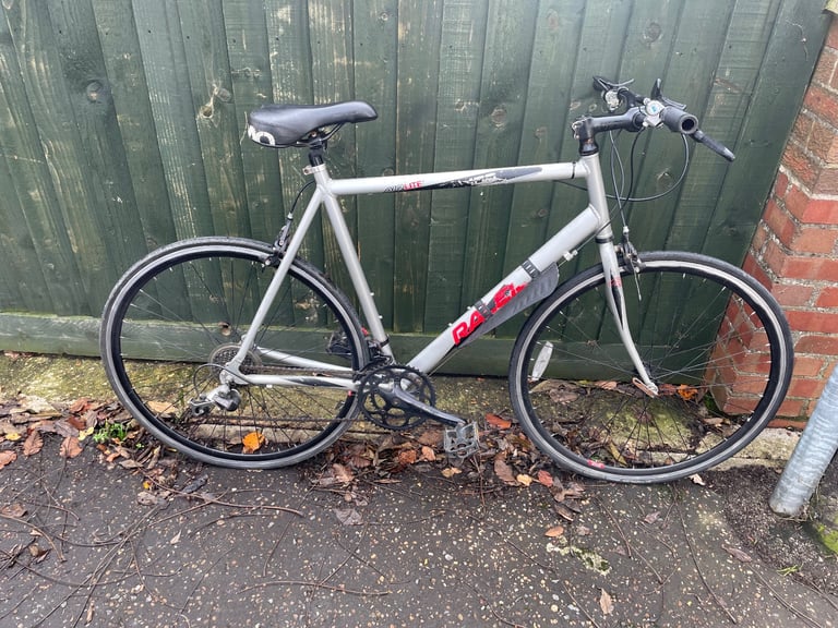 Raleigh mens mountain hybrid bike 