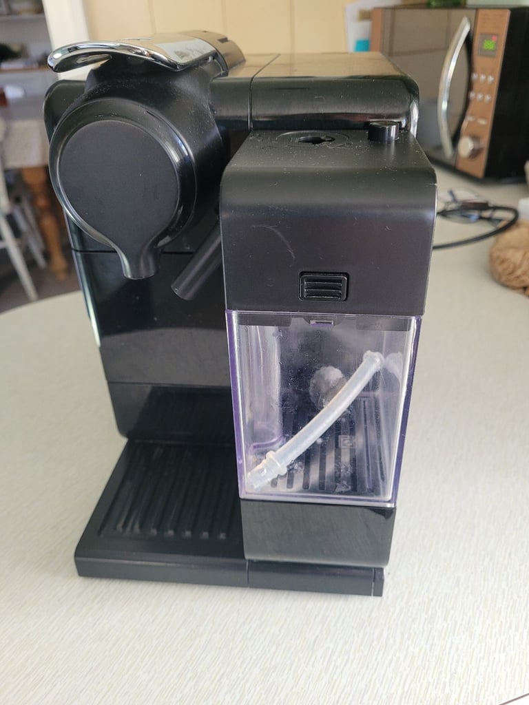 Delonghi Nespresso Coffee Machine (spares or repair)