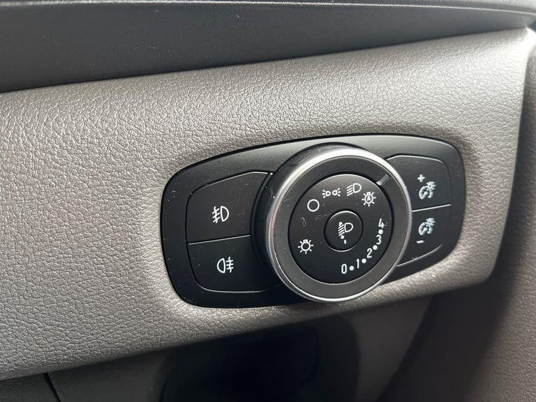 2022 Ford Transit Custom Double Cab in Van Limited 2.0L 170PS AUTO Frozen White