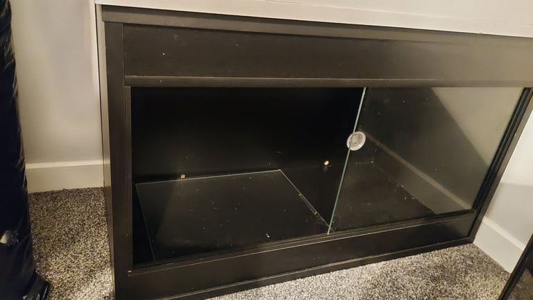  Black vivarium/teranium for reptiles 76.4cm x 46cm x 38cm