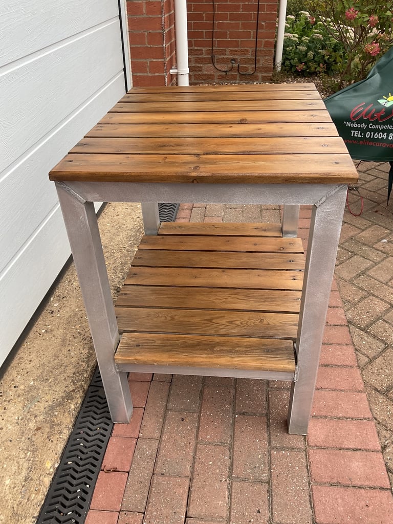 Kitchen table/ island 