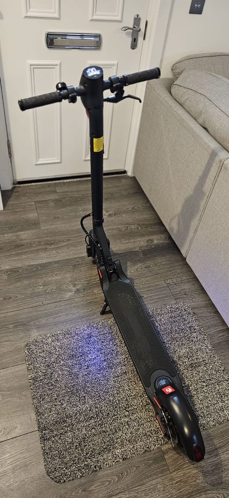 Electric Scooter 350W Great condition - Black & Foldable