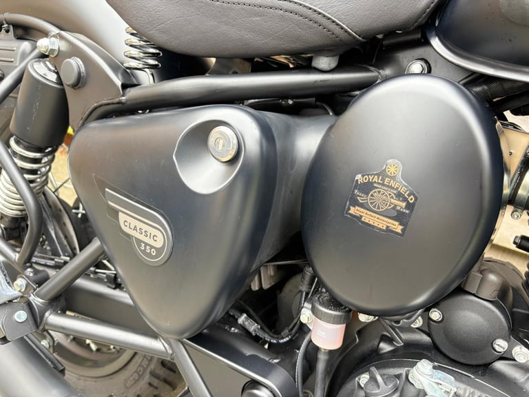 2023 / 23 Royal Enfield CLASSIC 350 £3250 Black 201 miles.