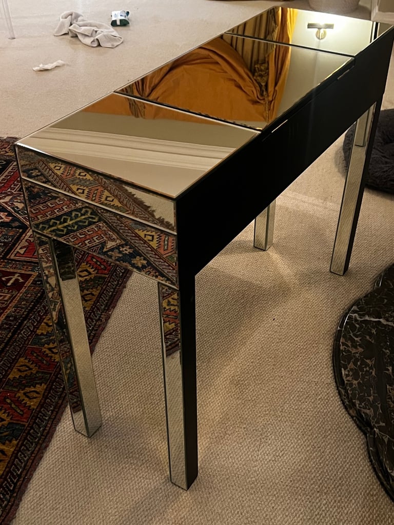Mirrored dressing table/vanity 