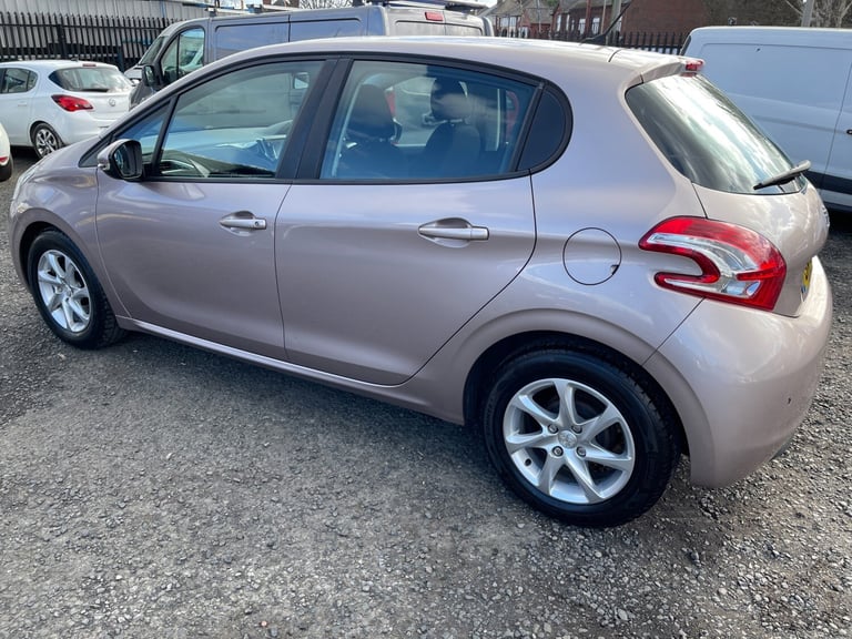 2014 Peugeot 208 ACTIVE 5-Door Petrol