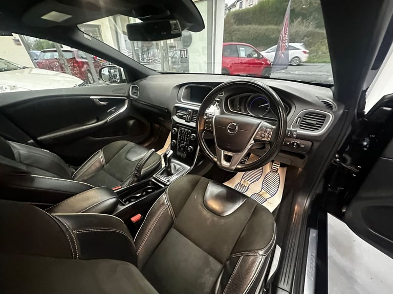 VOLVO V40 2.0 R-Design D3 2017