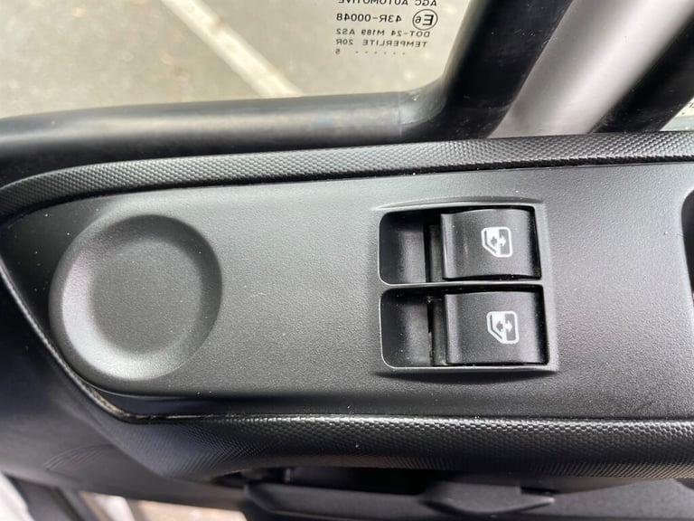 2015 Iveco Daily 2.3 High Roof Van 3520 WB PANEL VAN DIESEL Manual