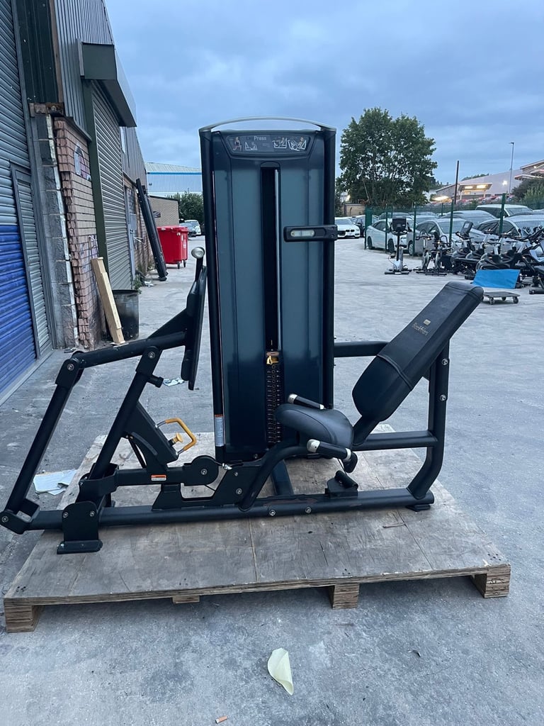 Matrix VERSA - Leg Press / Calf Press  Delivery £200 Available 1