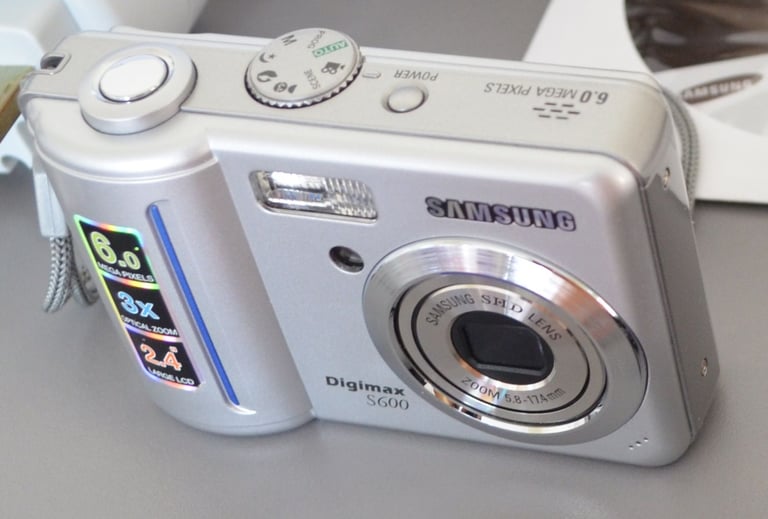 Digital Camera Samsung Digimax S600 with 6 mega pixels – post or collect