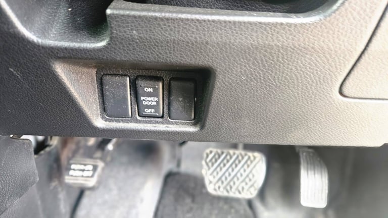 2013 Nissan serena hybrid automatic