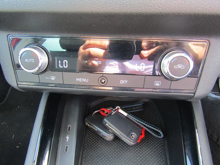 2021 Skoda Scala 1.6 TDI SE L 5dr - Glass Pan Roof / Sat Nav / 18'' Alloys and more! Hatchback Di...