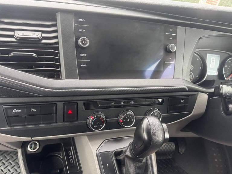 Volkswagen Transporter Highline Spec with Extras - RIB Bed