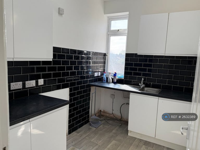 1 bedroom flat in St. Pauls Road, Weston-Super-Mare, BS23 (1 bed) (#2632389)
