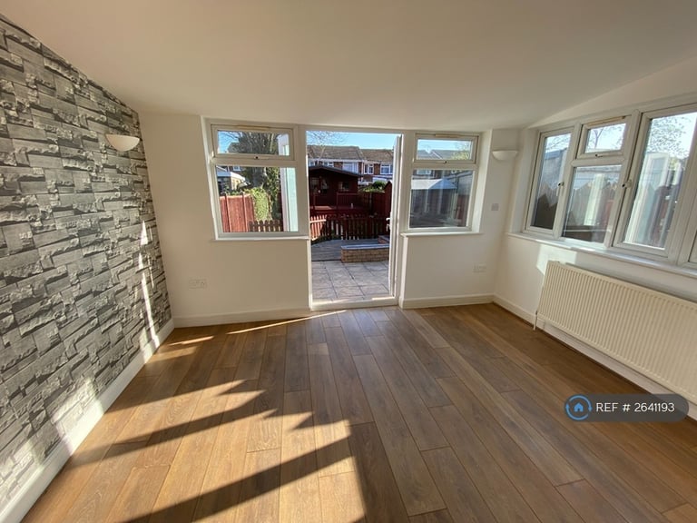 3 bedroom house in Northumberland Crescent, Feltham, TW14 (3 bed) (#2641193)