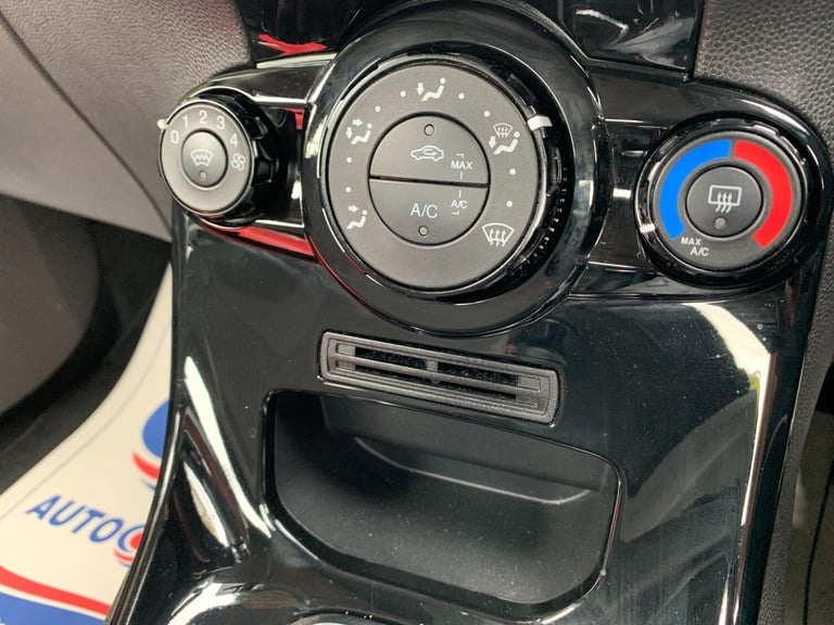 2015 Ford Fiesta 1.25 Zetec Euro 6 3dr HATCHBACK Petrol Manual