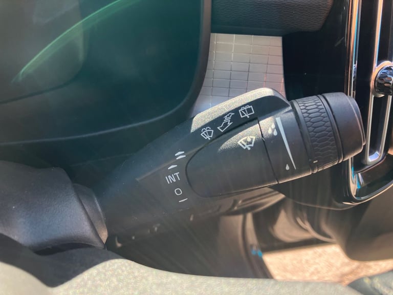 2019 Volvo XC40 1.5 T3 Momentum Pro 5dr Estate PETROL Manual