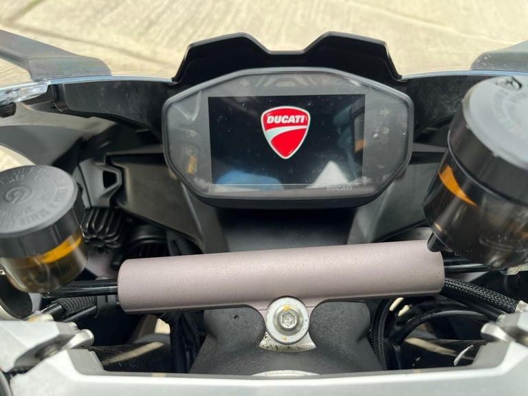 2022 71 DUCATI PANIGALE V2 WHITE - 1421 MILES HPI CLEAR SPORTS 955 NEW MOT