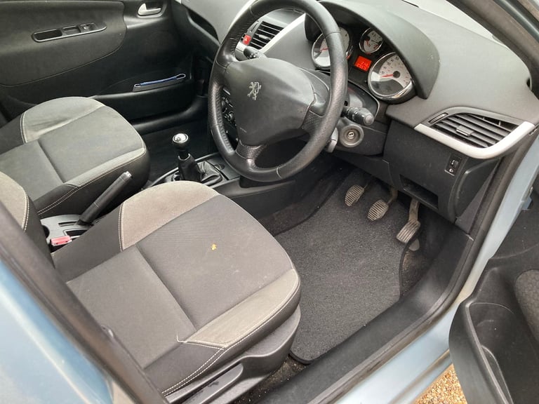 2011 PEUGEOT 207 1.4 VTi ENVY LOW MILAGE 5 DOOR HATCHABACK. LONG MOT CHEAP TAX.