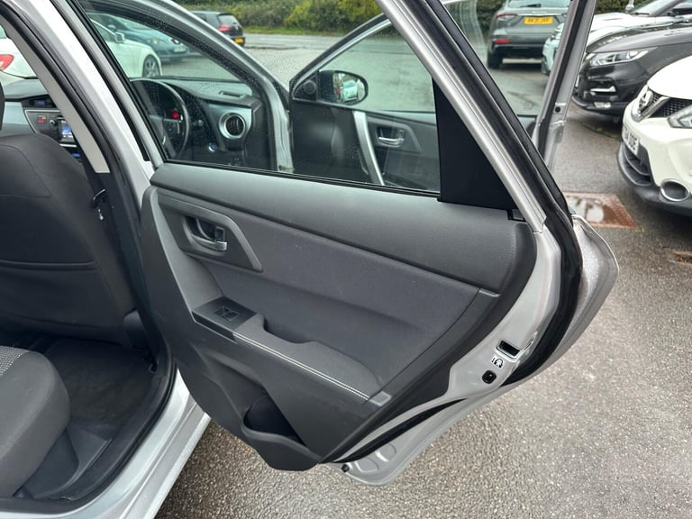  Toyota Auris 1.8 VVT-h Icon CVT Euro 5 (s/s) 5dr Petrol/Electric Hybrid Automatic