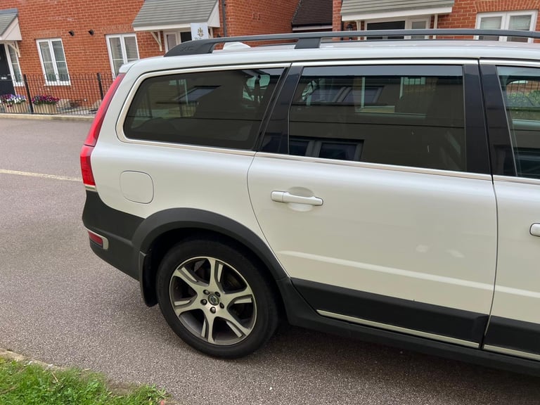 2015 Volvo, XC70 D4, 181HP SE NAV Manual