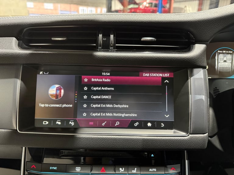 2017 Jaguar XF 2.0d R-Sport Saloon 4dr Diesel Auto AWD Euro 6 (s/s) (240 ps)