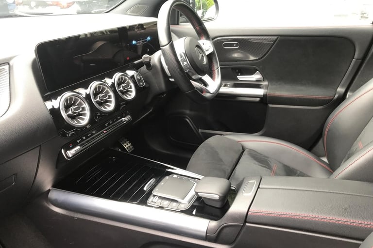  Mercedes Benz Gla 1.3 Gla180 Amg Line premium Suv 5dr Petrol 7g Dct Euro 6 s/s