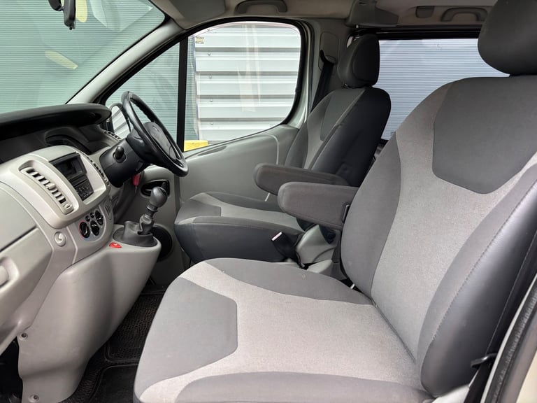 RENAULT TRAFIC 2.0TD DCI SL27 SPORT MINIBUS 1 OWNER FROM NEW ONLY DONE 117,000 MILES