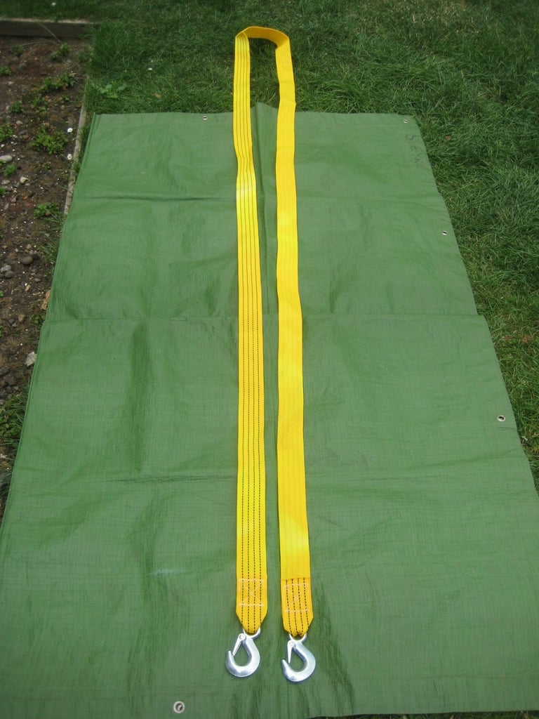image for BRAND NEW 4 Metre Long Towing Strap with Heavy Metal Quick Release Hooks for £4.00