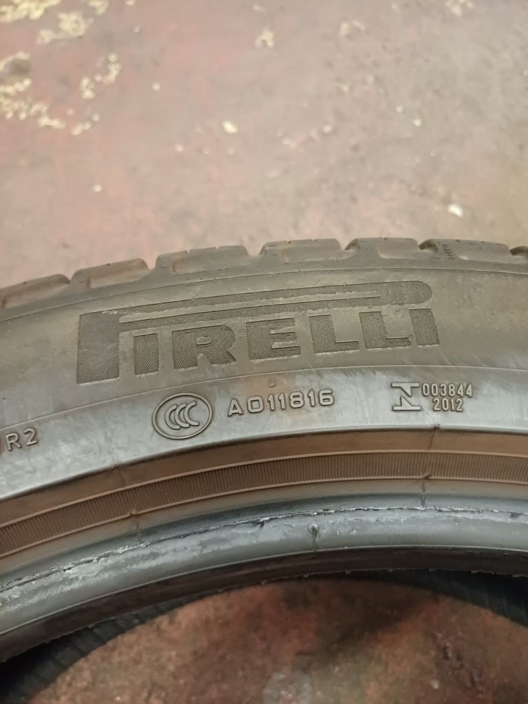 1x 285 40 22 Pirelli Tyre