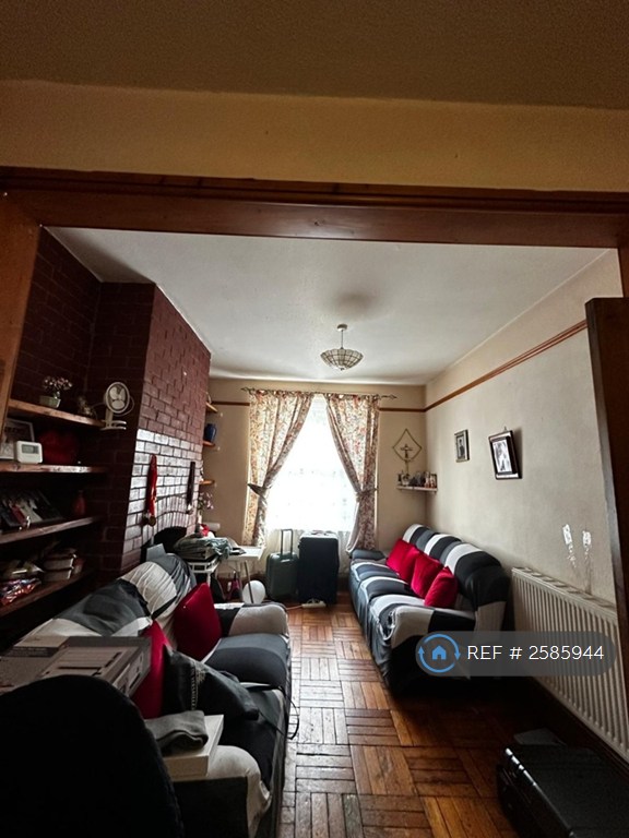 3 bedroom house in North Street, Crewkerne, TA18 (3 bed) (#2585944)