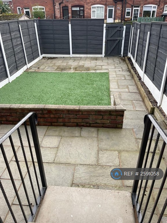 2 bedroom house in Mount Pleasant Road, Denton, Manchester, M34 (2 bed) (#2591058)