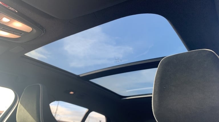 2023 Volvo XC40 Ultimate, B4 mild hybrid, Petrol, Dark ESTATE N/A Automatic