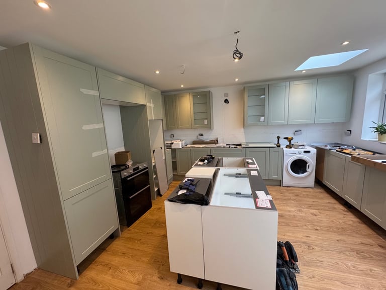 We do Install all compny of kitchens 