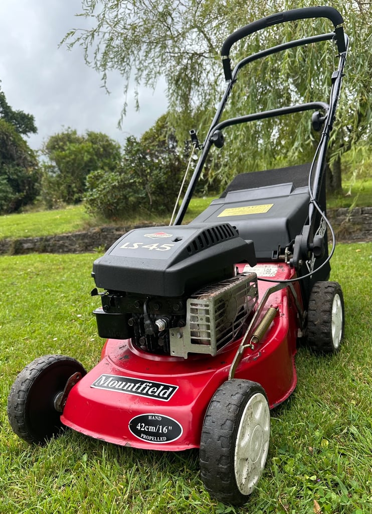 image for Mountfield petrol lawnmower PWO serviced Briggs engine 42cm cut mower