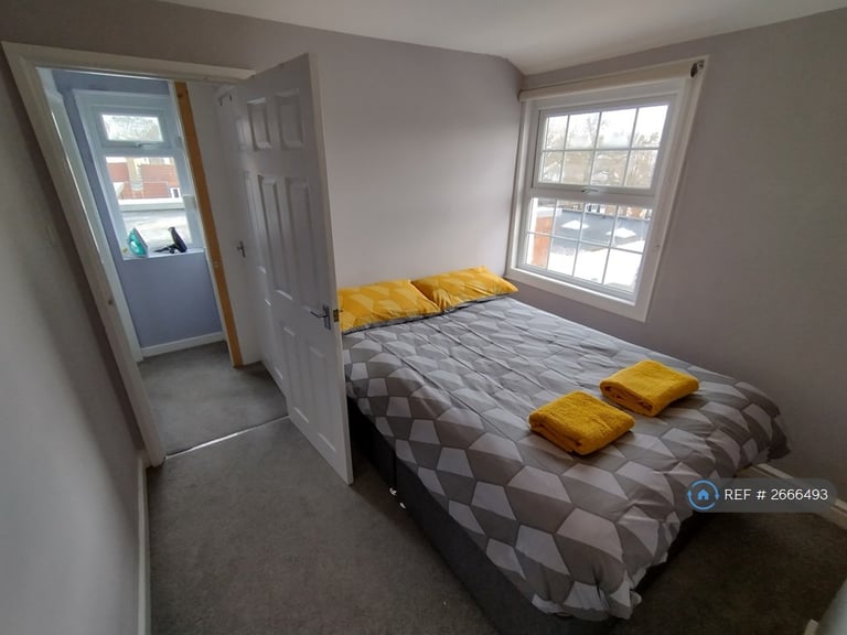 1 bedroom flat in The Mall, Bristol, BS8 (1 bed) (#2666493)