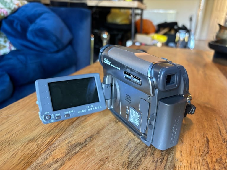 JVC GR-D728EK Digital Video Camera Camcorder