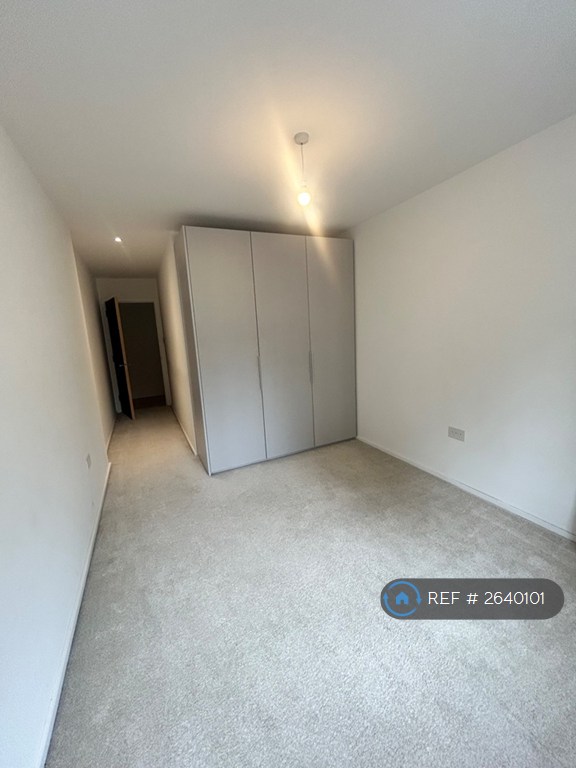 2 bedroom flat in Purley, Purley, CR8 (2 bed) (#2640101)