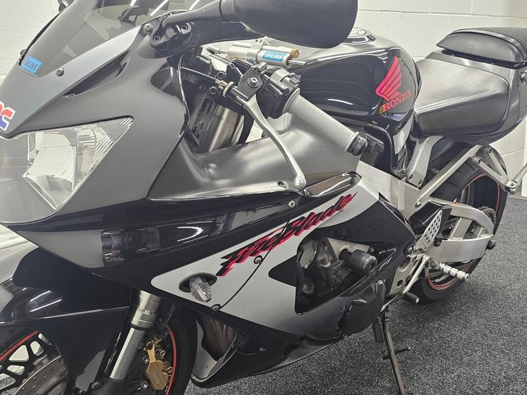 HONDA CBR900RR 929 ** SCORPION EXHAUST - OHLINS STEERING DAMPER - JUNE 26 MOT **