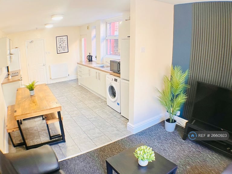 6 bedroom house in Lidderdale Road, Liverpool, L15 (6 bed) (#2660923)