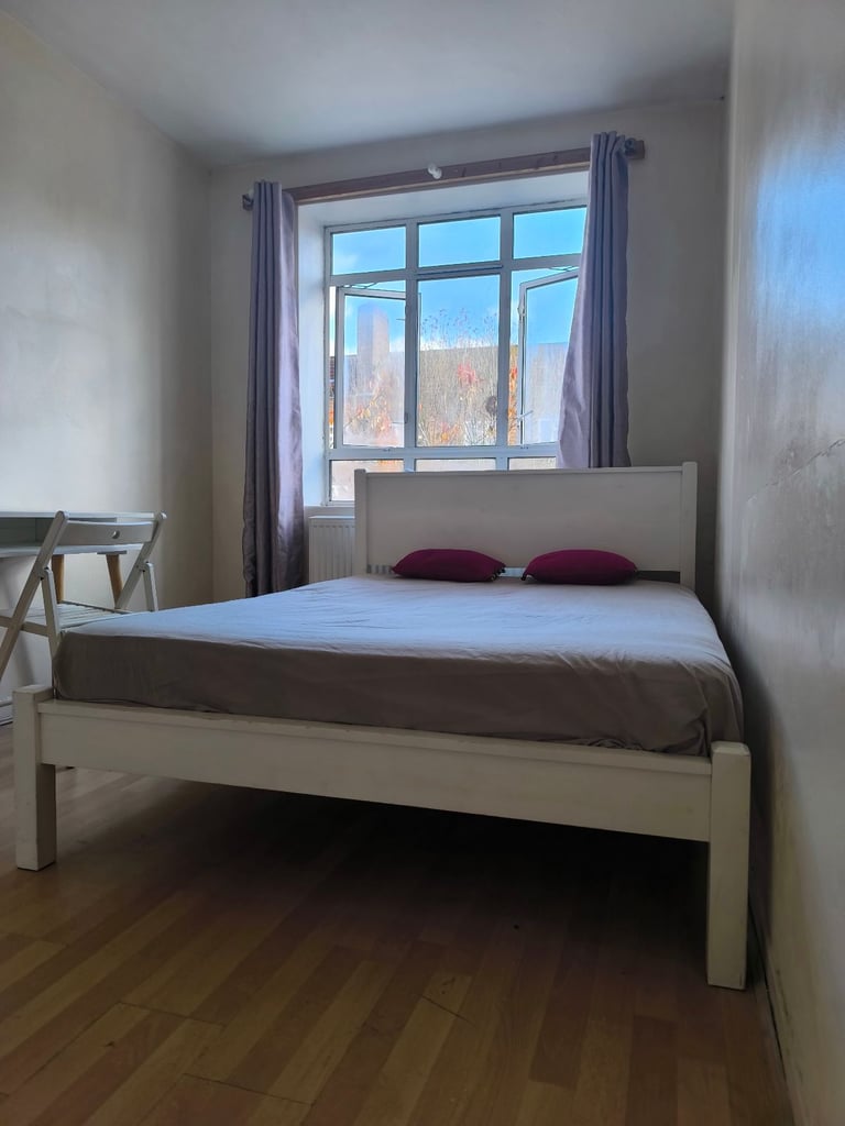 Bright & Spacious Double Room in Zone 2 near Westfield White City & Imperial College 