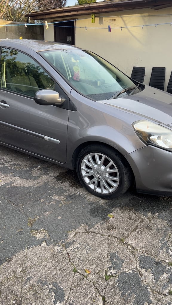 Cheap car long mot starts and drives good