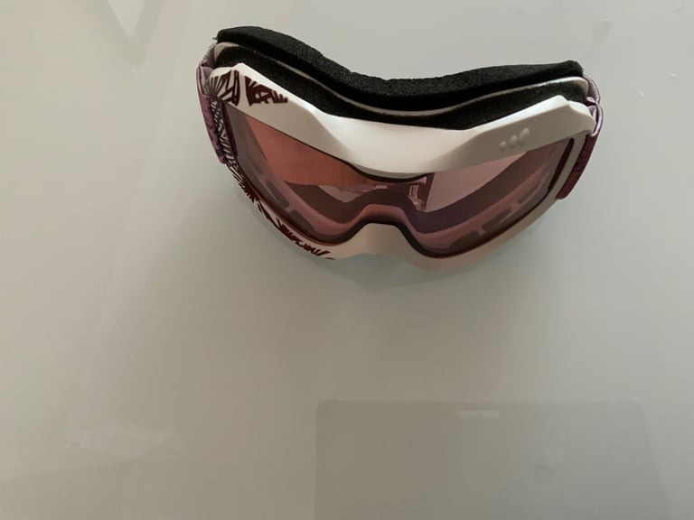 Ski goggles