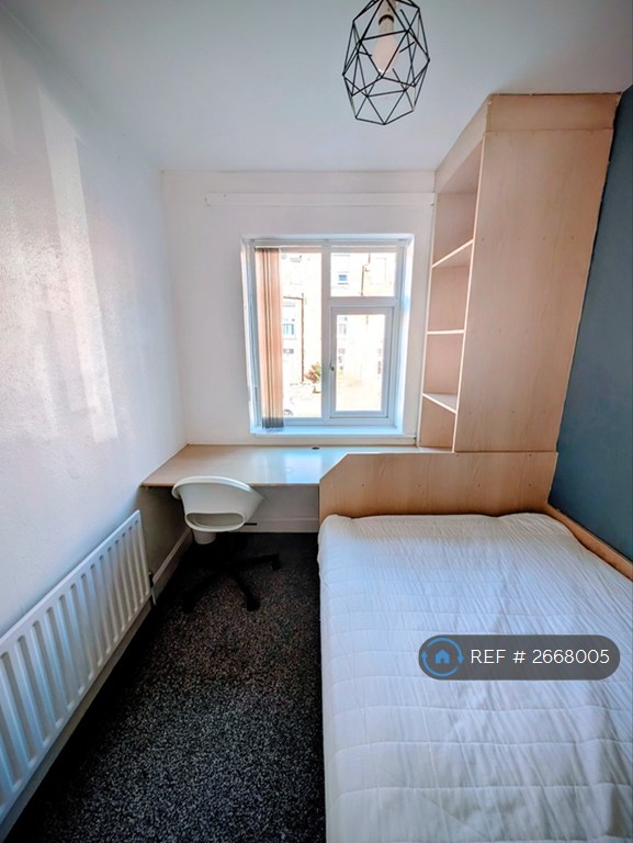 2 bedroom house in Manor Avenue, Leeds, LS6 (2 bed) (#2668005)